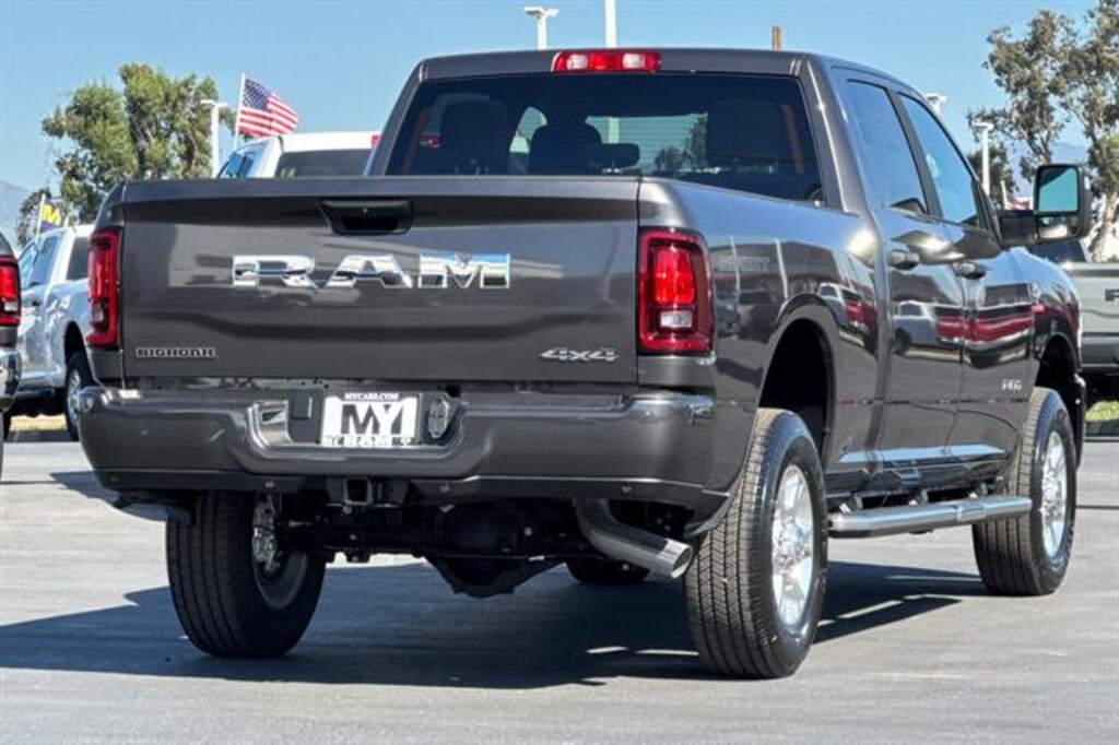 New 2026 Ram 2500 BIG HORN CREW CAB 4X4 6'4 BOX Pickup