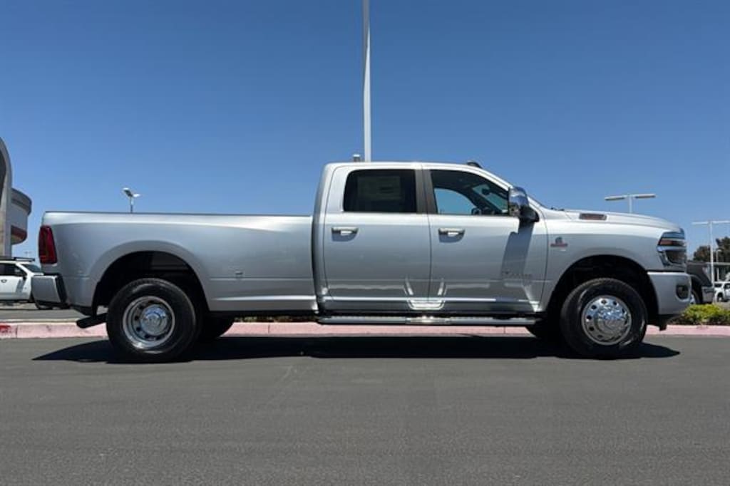 New 2026 Ram 3500 LARAMIE CREW CAB 4X4 8' BOX Pickup