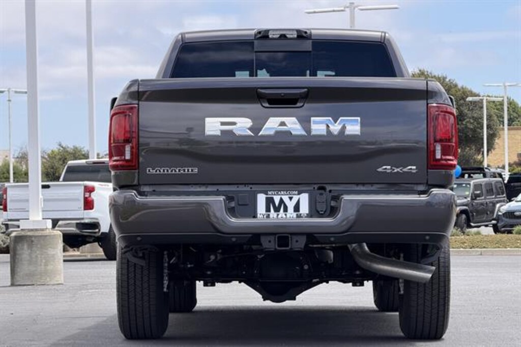 New 2026 Ram 2500 LARAMIE CREW CAB 4X4 6'4 BOX Pickup