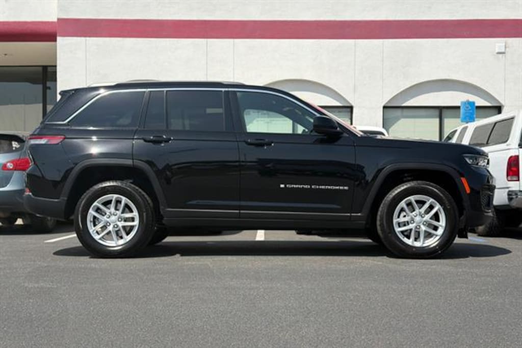 New 2026 Jeep Grand Cherokee LAREDO 4X2 Sport Utility
