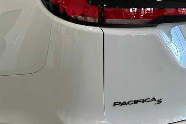 2026 Chrysler Pacifica Limited - Photo 6