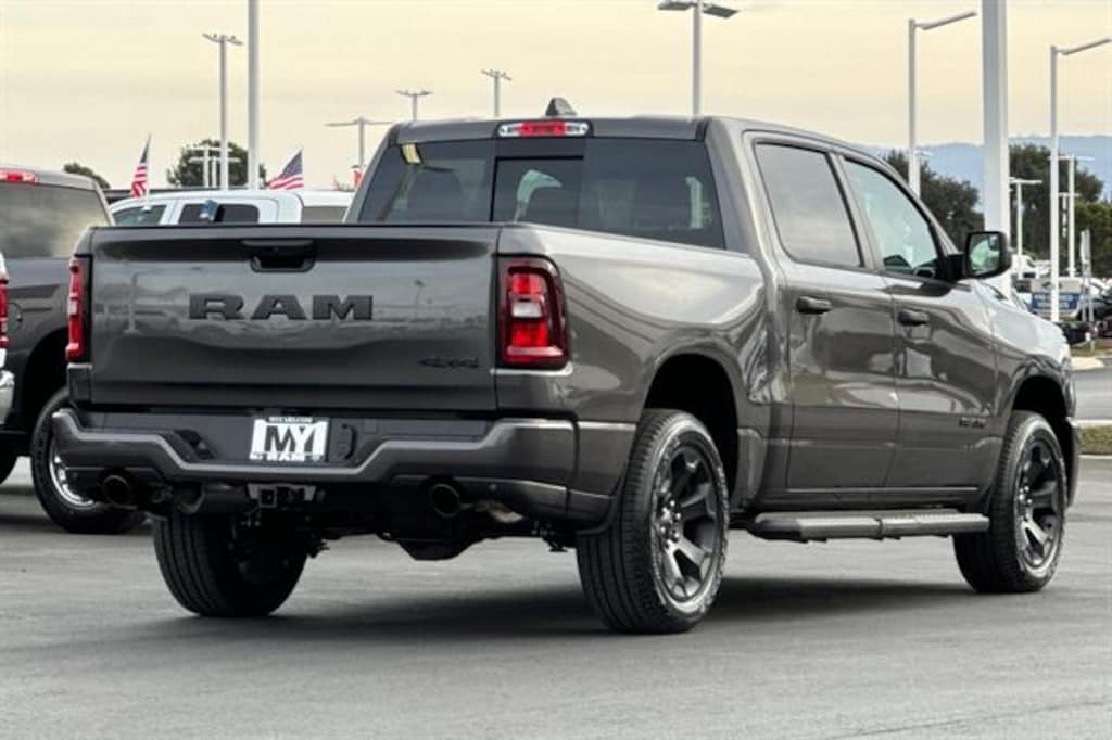 New 2026 Ram 1500 EXPRESS CREW CAB 4X4 5'7 BOX Pickup