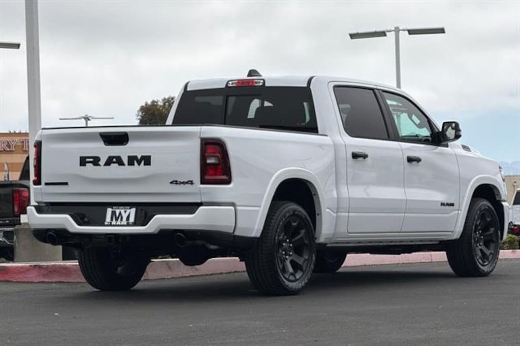 New 2026 Ram 1500 BIG HORN CREW CAB 4X4 5'7 BOX Pickup