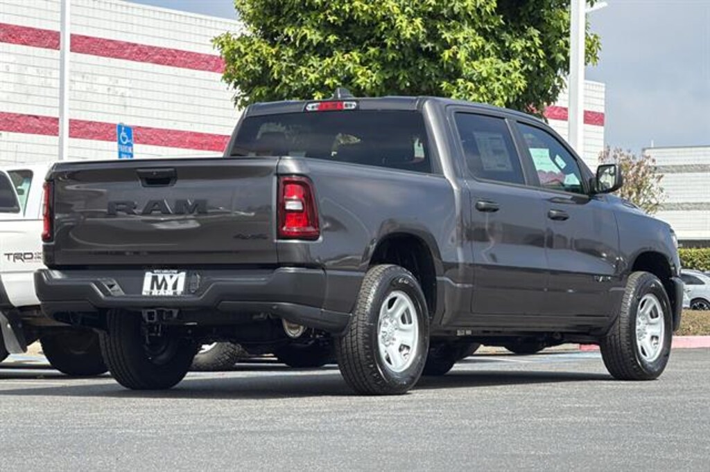 New 2026 Ram 1500 TRADESMAN CREW CAB 4X4 5'7 BOX Pickup