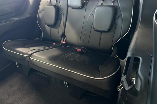 2026 Chrysler Pacifica Limited - Photo 13