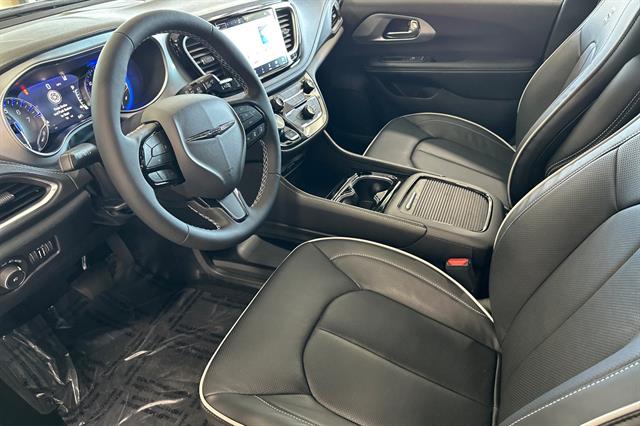 2026 Chrysler Pacifica Limited - Photo 7