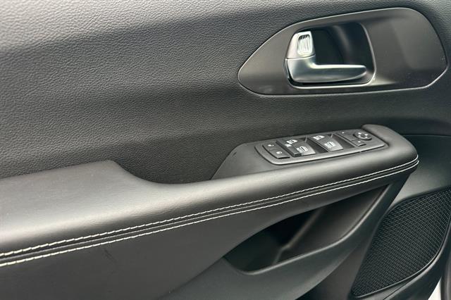 2026 Chrysler Voyager LX - Photo 7