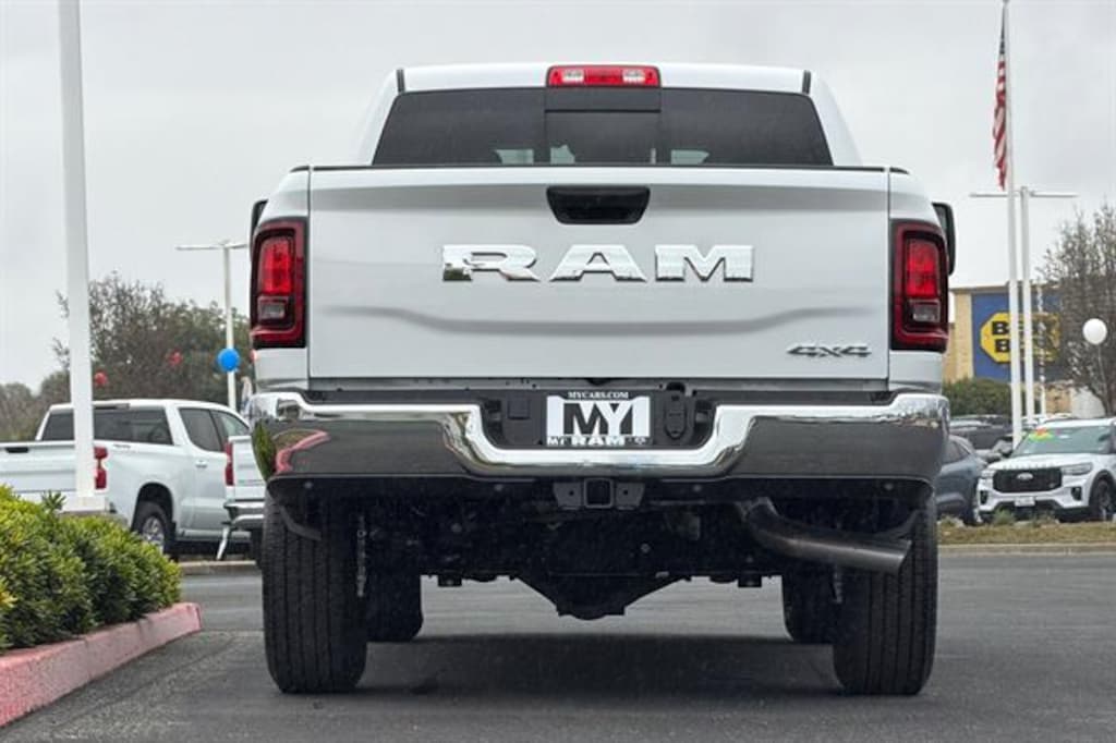 New 2026 Ram 2500 TRADESMAN CREW CAB 4X4 6'4 BOX Pickup