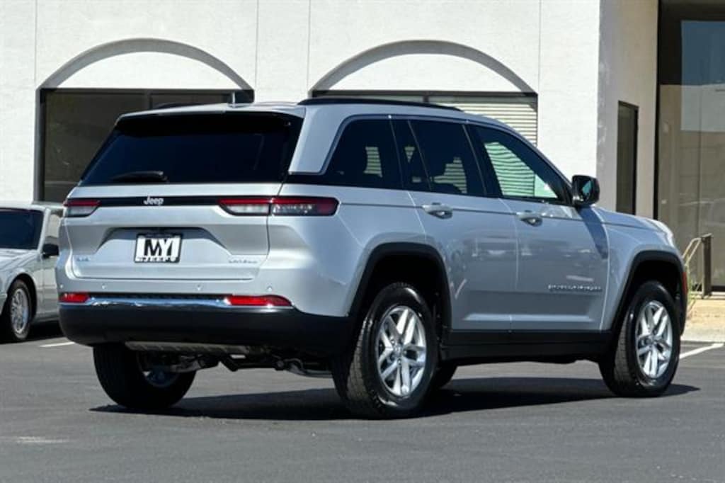 New 2025 Jeep Grand Cherokee LAREDO X 4X4 Sport Utility