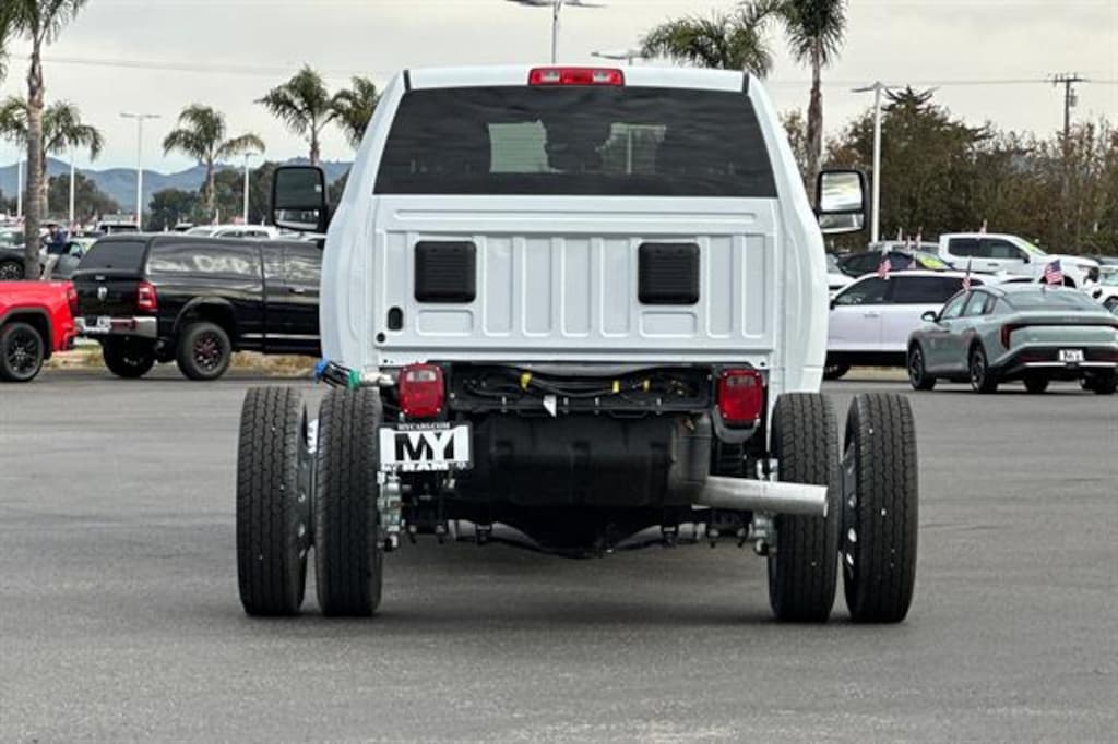 New 2026 Ram 5500 Chassis Cab TRADESMAN CREW 4X4 60' CA Pickup