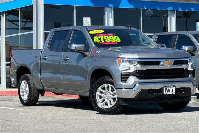 2025 Chevrolet Silverado 1500 LT photo 2