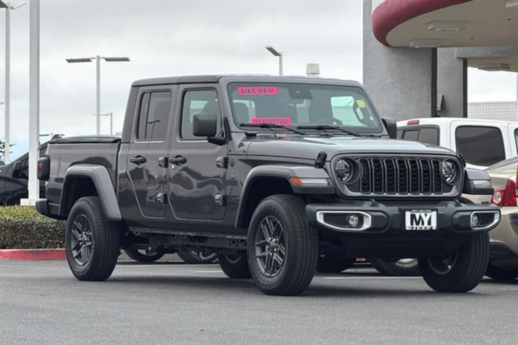 Used 2024 Jeep Gladiator Sport S Truck