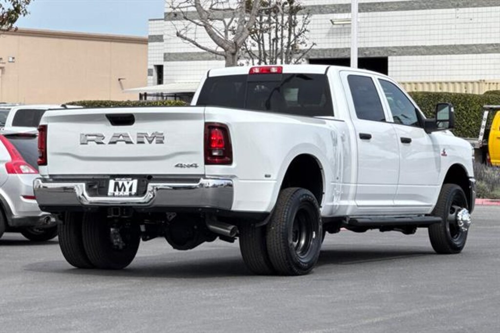New 2026 Ram 3500 TRADESMAN CREW CAB 4X4 8' BOX Pickup