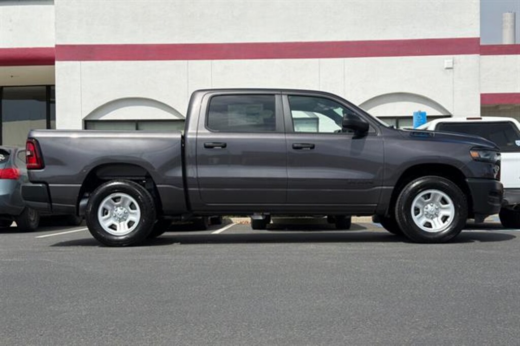 New 2026 Ram 1500 TRADESMAN CREW CAB 4X4 5'7 BOX Pickup