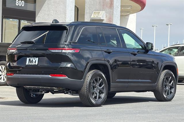 New 2027 Jeep Grand Cherokee 2 Row LAREDO 4X4 Sport Utility