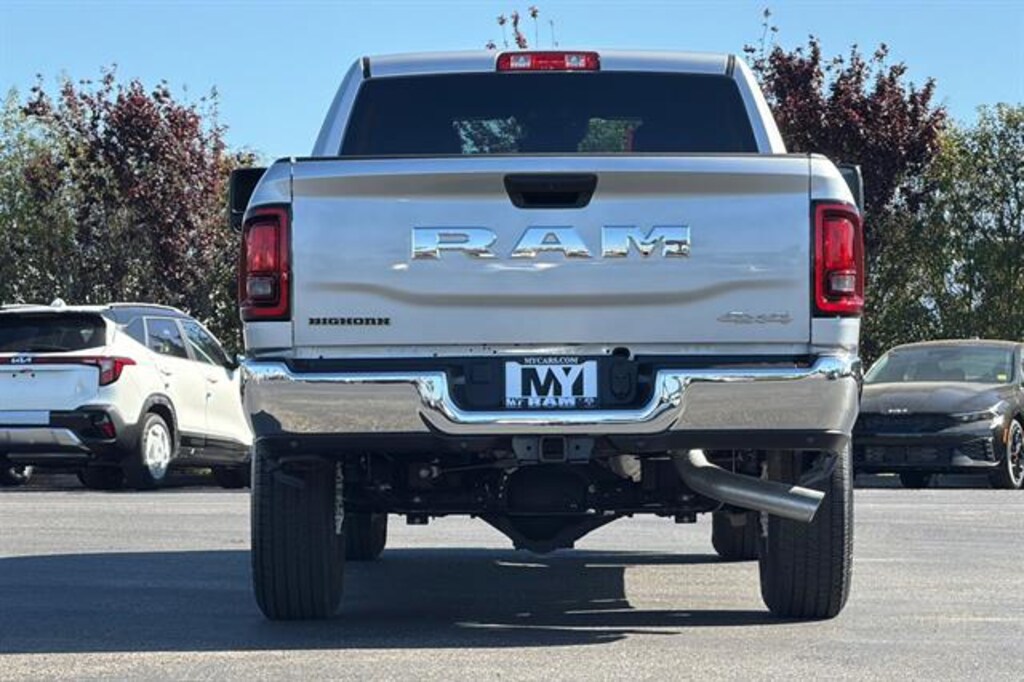 New 2026 Ram 2500 BIG HORN CREW CAB 4X4 6'4 BOX Pickup