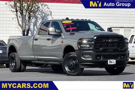 2026 Ram 3500 TRADESMAN CREW CAB 4X4 8' BOX Pickup
