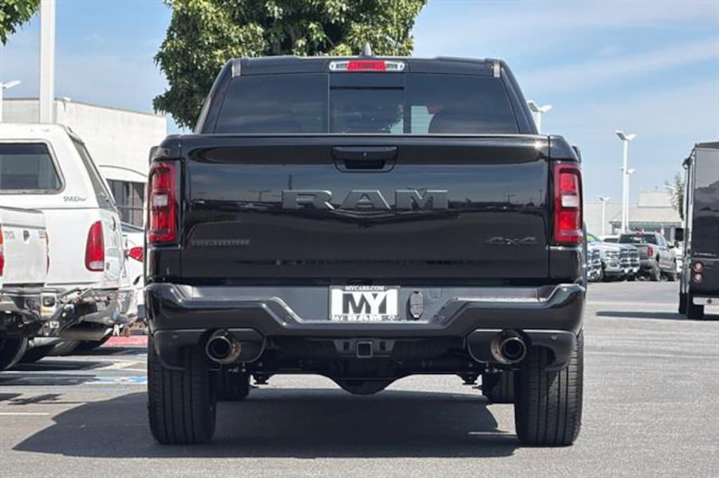 New 2026 Ram 1500 BIG HORN CREW CAB 4X4 5'7 BOX Pickup