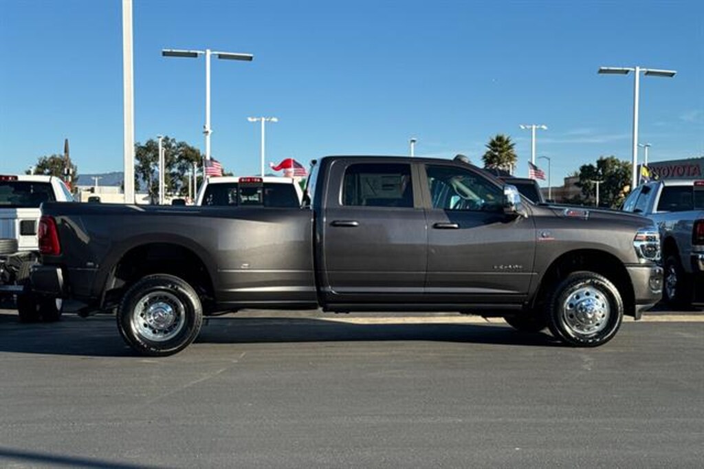 New 2026 Ram 3500 LARAMIE CREW CAB 4X4 8' BOX Pickup