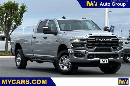 2026 Ram 3500 TRADESMAN CREW CAB 4X4 8' BOX Pickup