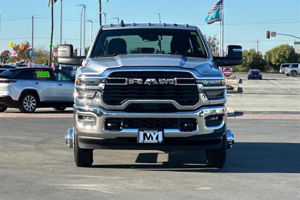 New 2026 Ram 3500 BIG HORN CREW CAB 4X4 8' BOX Pickup