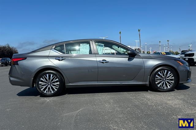 2023 Nissan Altima 2.5 SV photo 2