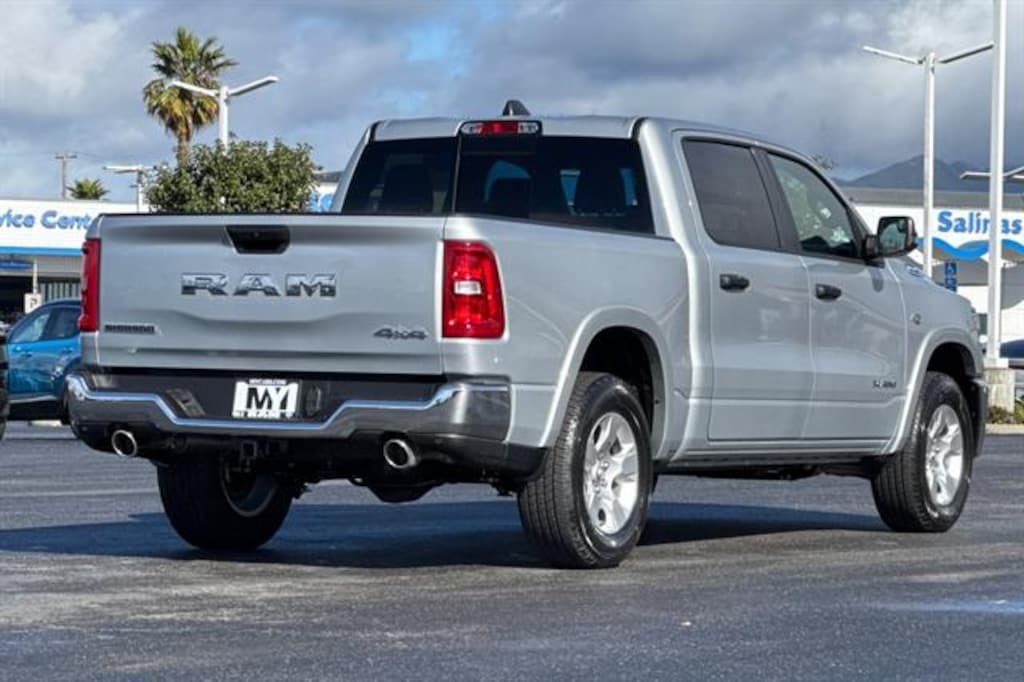 New 2026 Ram 1500 BIG HORN CREW CAB 4X4 5'7 BOX Pickup