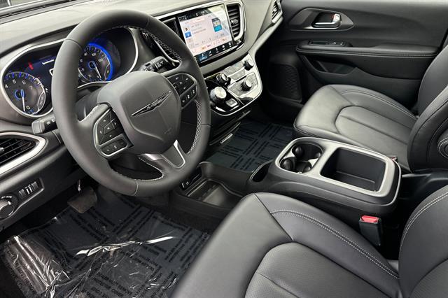 2026 Chrysler Voyager LX - Photo 6