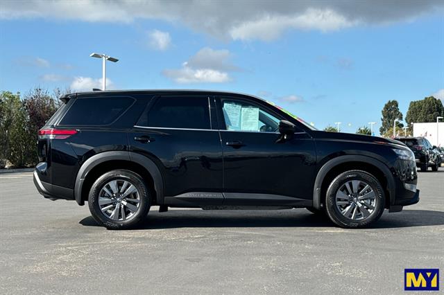 2024 Nissan Pathfinder S photo 3
