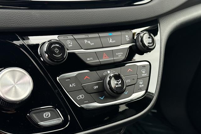 2026 Chrysler Voyager LX - Photo 16