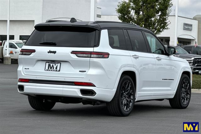 2025 Jeep Grand Cherokee L Summit Reserve photo 4