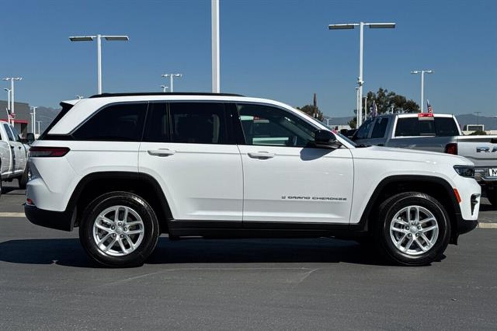 New 2026 Jeep Grand Cherokee LAREDO X 4X4 Sport Utility