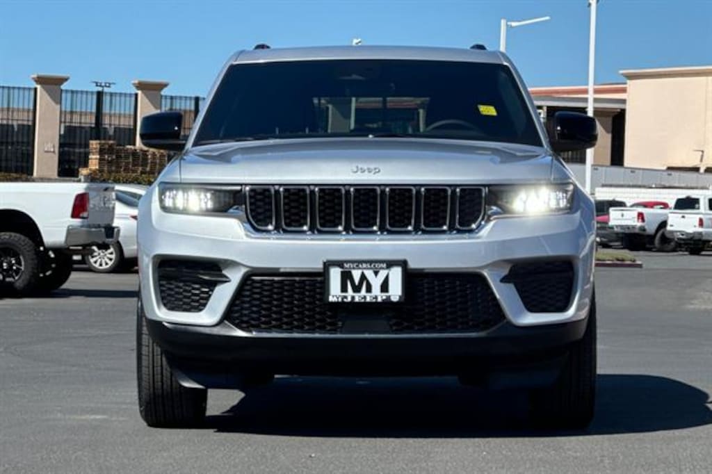 New 2025 Jeep Grand Cherokee LAREDO X 4X4 Sport Utility