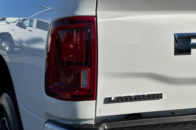 2026 RAM 3500 Laramie - Photo 6