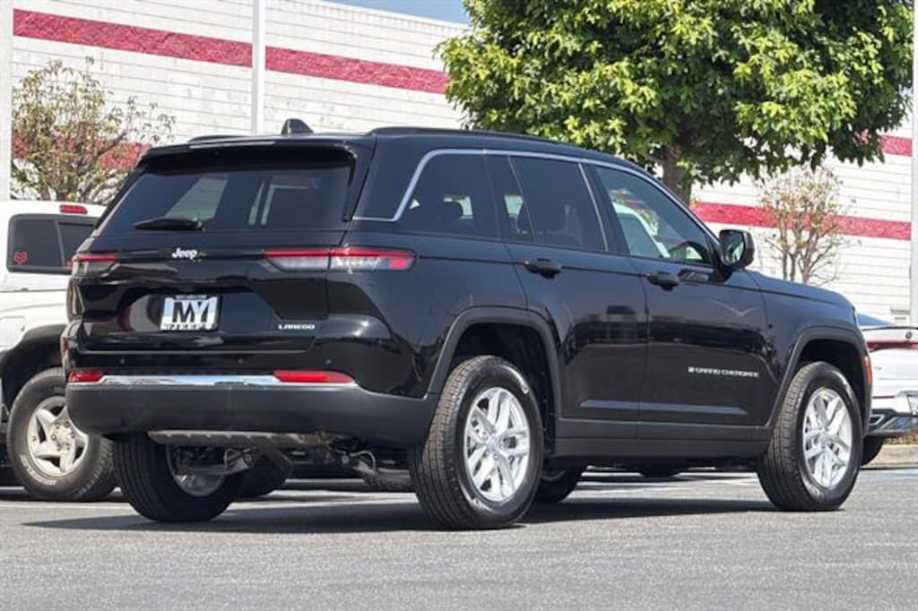 New 2026 Jeep Grand Cherokee LAREDO 4X2 Sport Utility