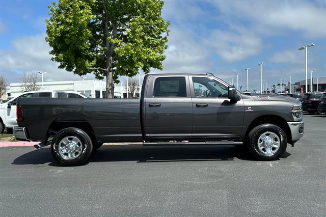 2025 Ram 2500 Tradesman photo 3