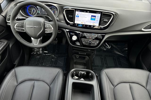 2026 Chrysler Voyager LX - Photo 9