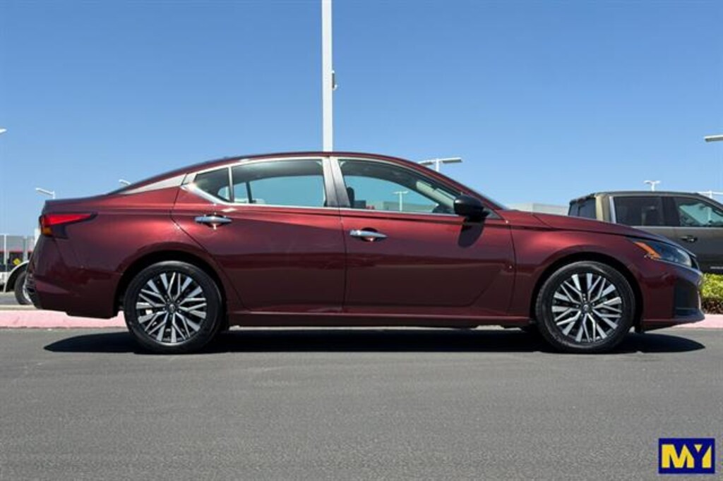 Used 2025 Nissan Altima 2.5 SV Car
