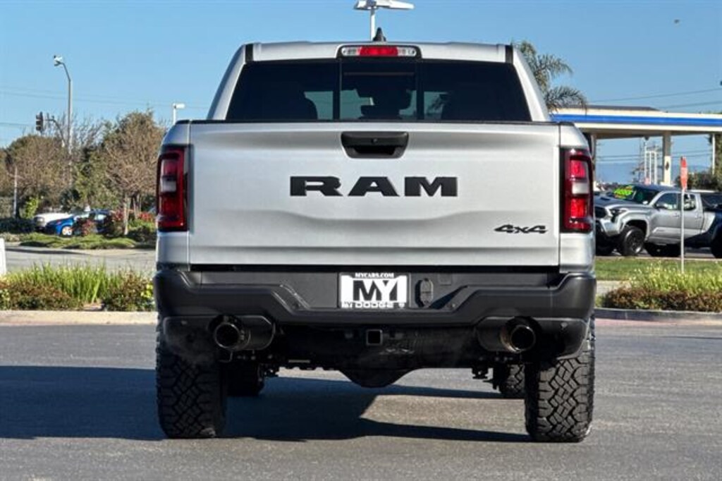 New 2026 Ram 1500 WARLOCK CREW CAB 4X4 5'7 BOX Pickup