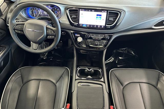 2026 Chrysler Pacifica Limited - Photo 10