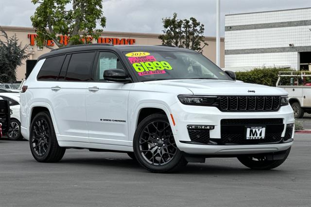 2025 Jeep Grand Cherokee L Summit Reserve photo 2