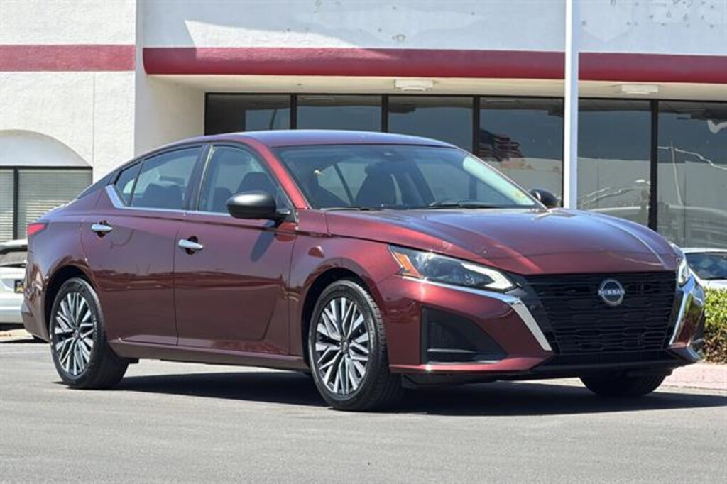 Used 2025 Nissan Altima 2.5 SV Car