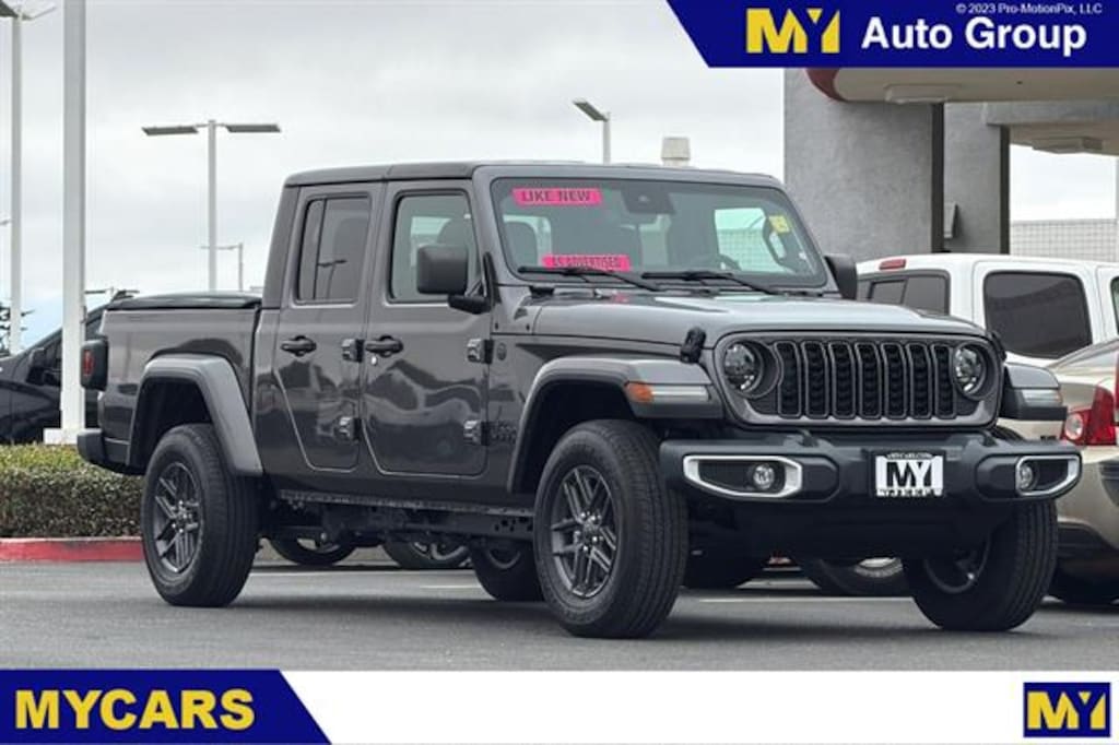 Used 2024 Jeep Gladiator Sport S Truck