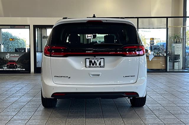 2026 Chrysler Pacifica Limited - Photo 5