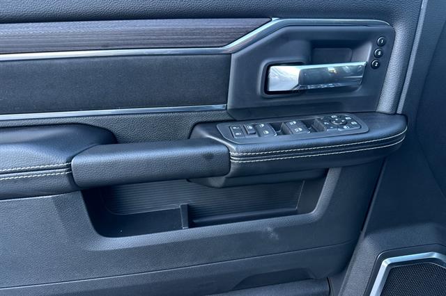 2026 RAM 3500 Laramie - Photo 8