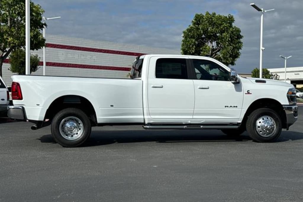 New 2026 Ram 3500 LARAMIE CREW CAB 4X4 8' BOX Pickup