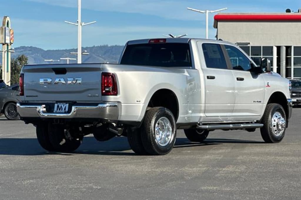 New 2026 Ram 3500 BIG HORN CREW CAB 4X4 8' BOX Pickup