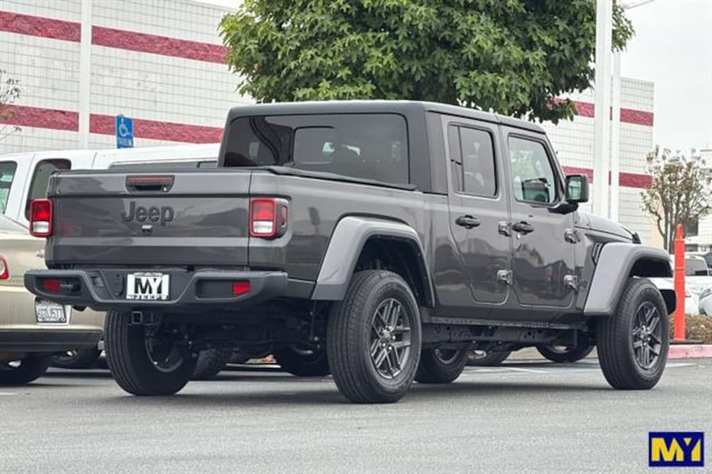 Used 2024 Jeep Gladiator Sport S Truck