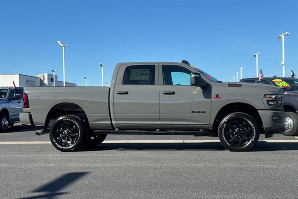 New 2026 Ram 2500 BIG HORN CREW CAB 4X4 6'4 BOX Pickup