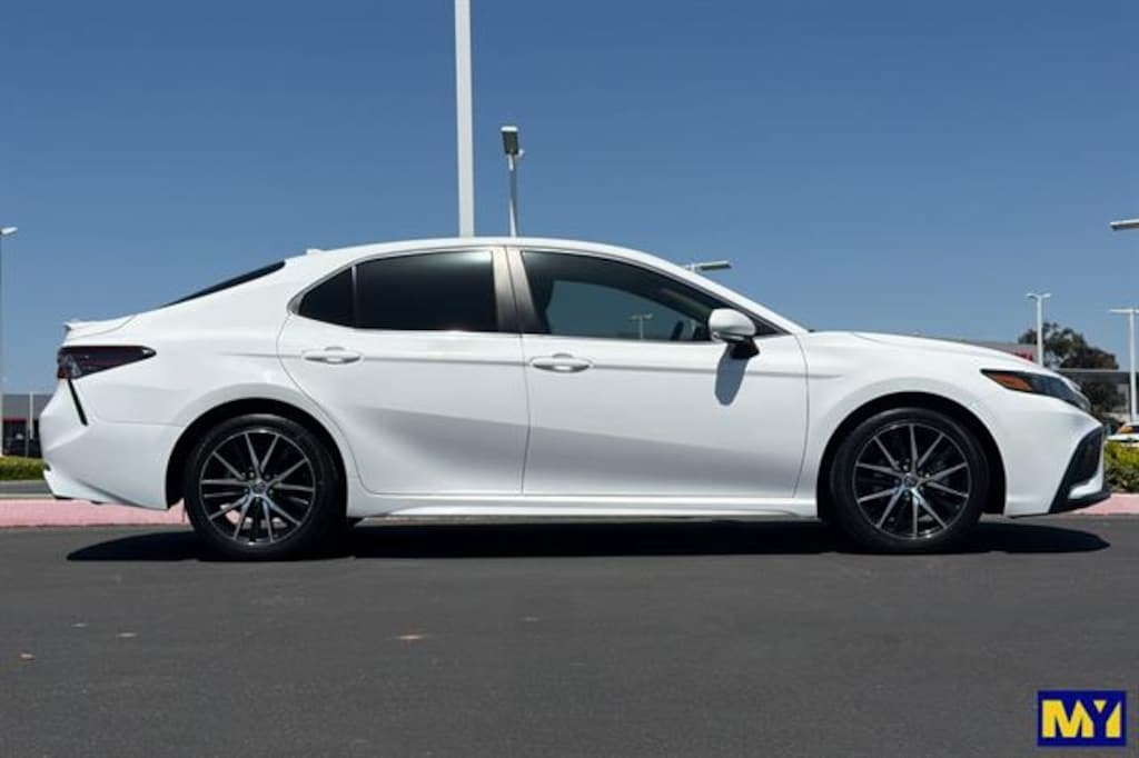 Used 2023 Toyota Camry SE Car
